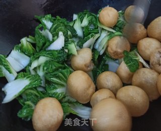 青菜烧油面筋的做法步骤：4