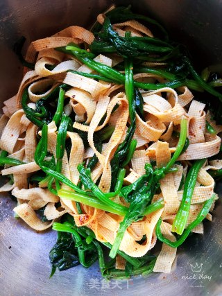 菠菜拌豆皮的做法步骤：7