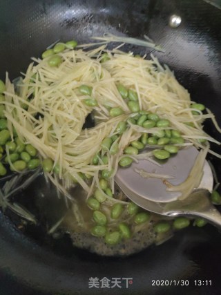 土豆丝炒毛豆的做法步骤：3