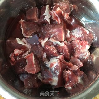 萝卜烧牛腩的做法步骤：2