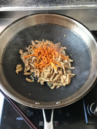 鸡丝炒虫草花的做法步骤：8