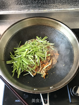 鸡丝炒虫草花的做法步骤：9