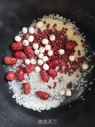 红豆莲子粥的做法步骤：1