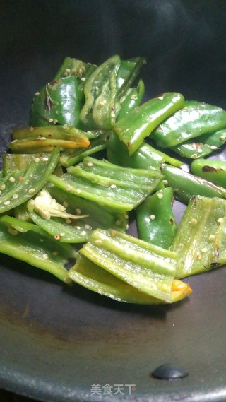 爆椒豆豉炒大蒜的做法步骤：4