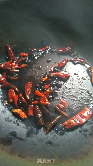 爆椒豆豉炒大蒜的做法步骤：6