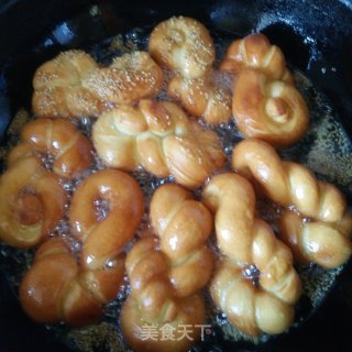 芝麻蜂蜜小麻花的做法步骤：11