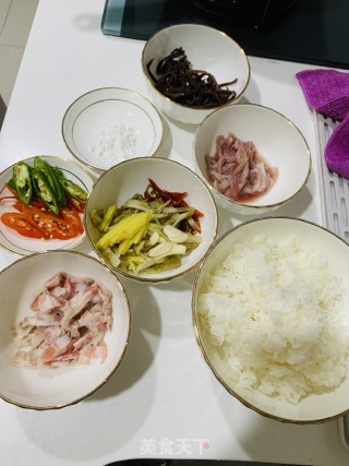 泡椒肉丝炒饭的做法步骤：1