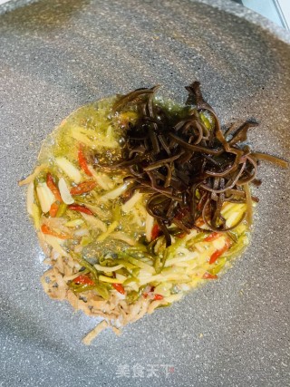 泡椒肉丝炒饭的做法步骤：4