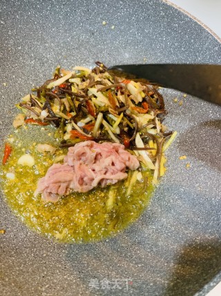 泡椒肉丝炒饭的做法步骤：5