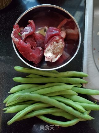 四季豆炒滑牛肉的做法步骤：1