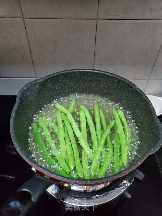 四季豆炒滑牛肉的做法步骤：3