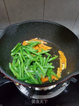 四季豆炒滑牛肉的做法步骤：9