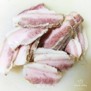 回锅肉炒圆白菜的做法步骤：2