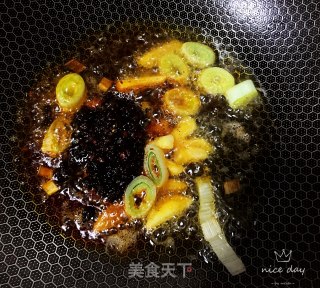 回锅肉炒圆白菜的做法步骤：4
