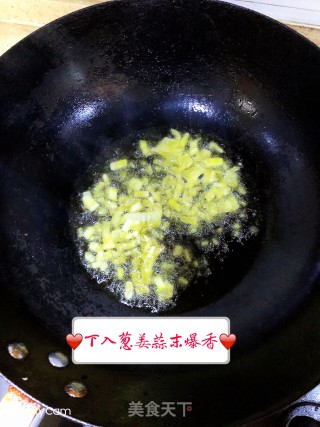 三彩炒虾仁的做法步骤：3