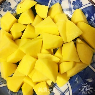 锅巴孜然土豆的做法步骤：1