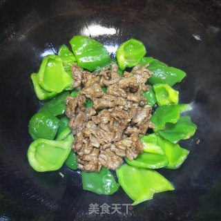 青椒炒牛肉的做法步骤：7