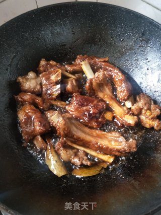 酱烧排骨的做法步骤：2