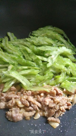 瘦肉炒苦瓜的做法步骤：5