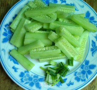 小葱炒黄瓜的做法步骤：3