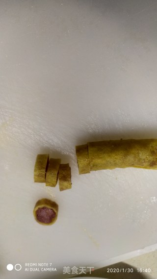 蛋卷香肠的做法步骤：4