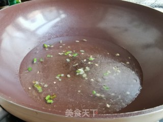 排骨汤面的做法步骤：3