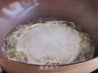 排骨汤面的做法步骤：4