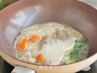 排骨汤面的做法步骤：6