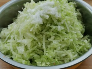 青萝卜丸子的做法步骤：1