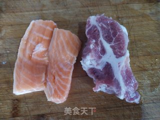 茄汁三文鱼丸拌饭的做法步骤：1