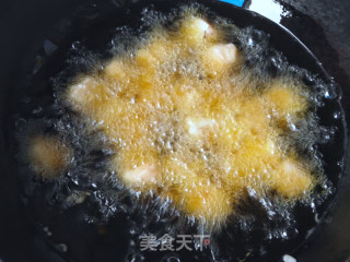 糖醋三文鱼丁的做法步骤：5