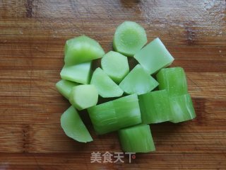 莴笋拌萝卜的做法步骤：1