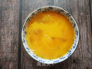 西芹炒鸡蛋的做法步骤：1