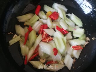 西芹炒鸡蛋的做法步骤：6