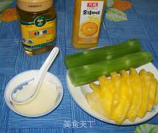 菠萝莴笋的做法步骤：1