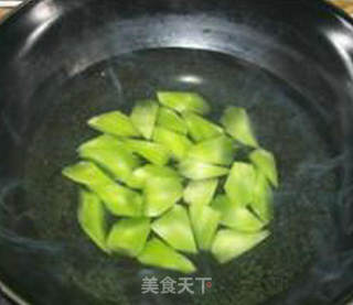 菠萝莴笋的做法步骤：3