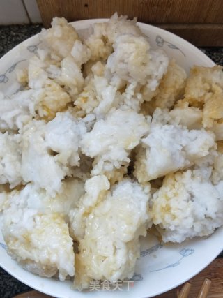 蛋炒饭的做法步骤：2