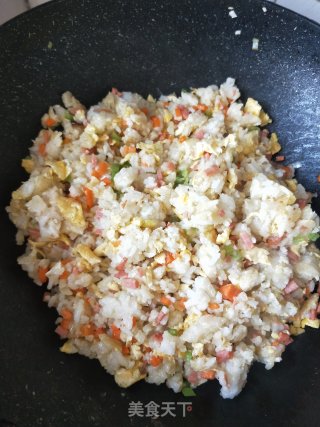 蛋炒饭的做法步骤：5