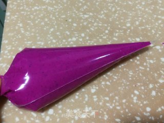 火龙果鸡蛋卷饼的做法步骤：3