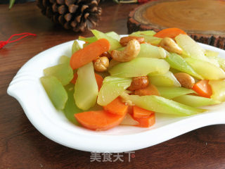 腰果炒莴笋的做法步骤：7
