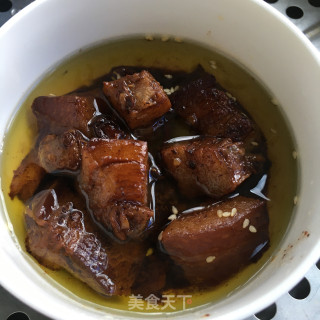 红烧肉夹馍的做法步骤：1