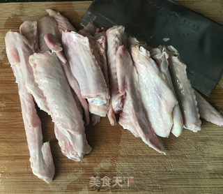 鹌鹑蛋卤鸭四件的做法步骤：1