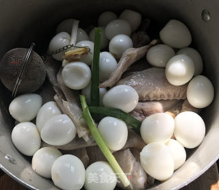 鹌鹑蛋卤鸭四件的做法步骤：3