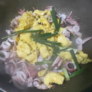 爆炒鱿鱼圈的做法步骤：7