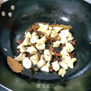 萝卜牛肚煲的做法步骤：1