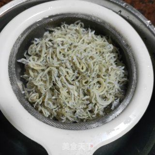 丁香鱼煎蛋的做法步骤：1