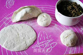 刺五加叶鸡蛋馅煎饺的做法步骤：2