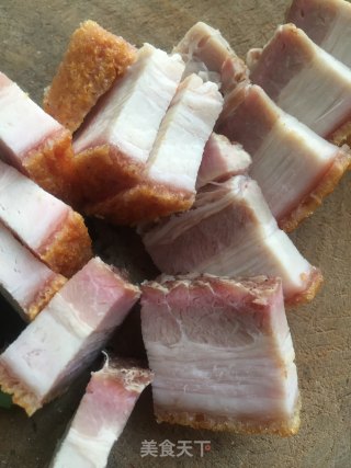 抗菌消炎拌面 大蒜烧肉拌面的做法步骤：2