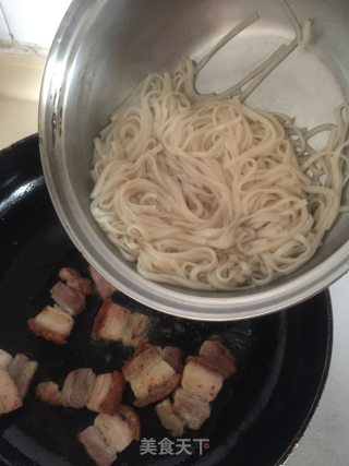 抗菌消炎拌面 大蒜烧肉拌面的做法步骤：5