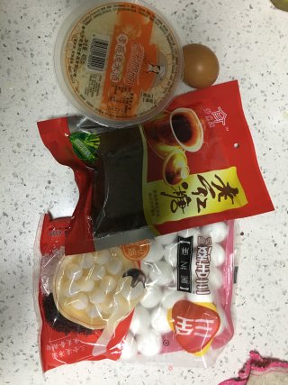 红糖米酒蛋花汤圆的做法步骤：1